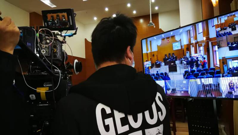 AI生成VS人工创意——永丰县广告片拍摄公司的技术浪漫主义实践